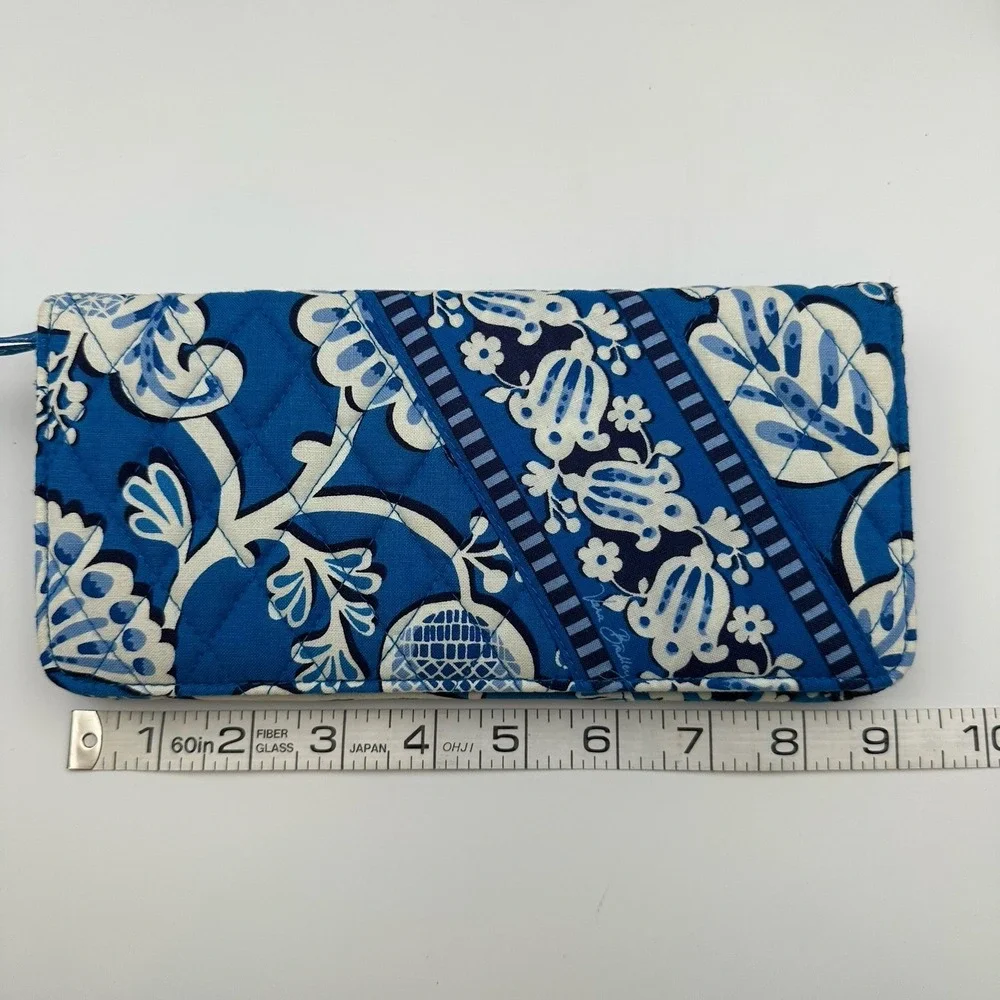 Vera Bradley Blue Lagoon Magnetic Travel Wallet Passport Boarding Pass‎